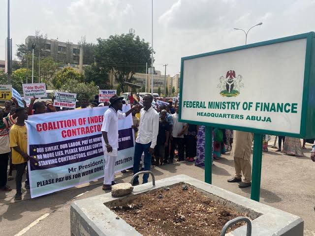 Image of contractors protesting in Abuja